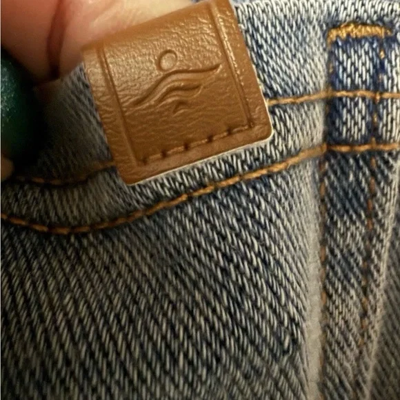 HALARA Blue Wide-Leg Jeans with White Accent - Picture 9 of 9